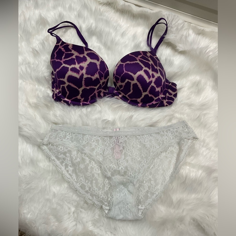 Rare Very Sexy Victoria's Secret Giraffe Purple Bra and White Lace Panty
